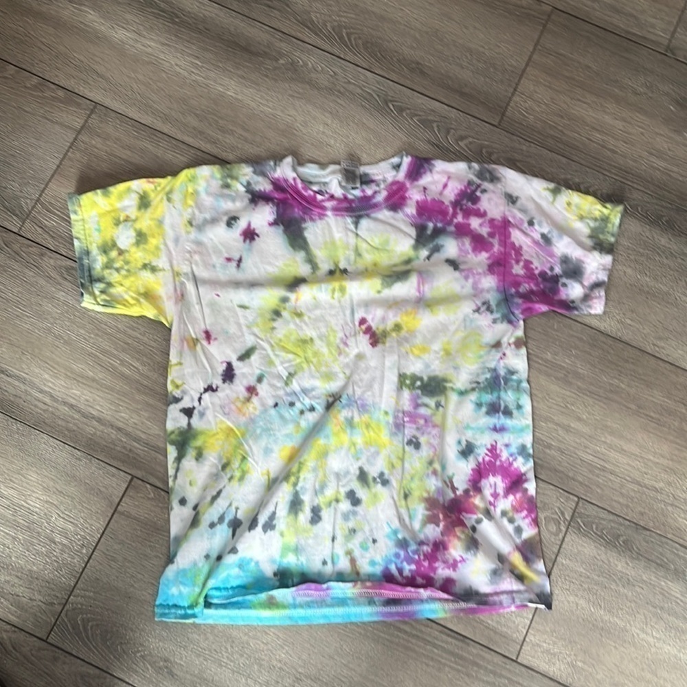 LL85 Gildan tie dye tshirt